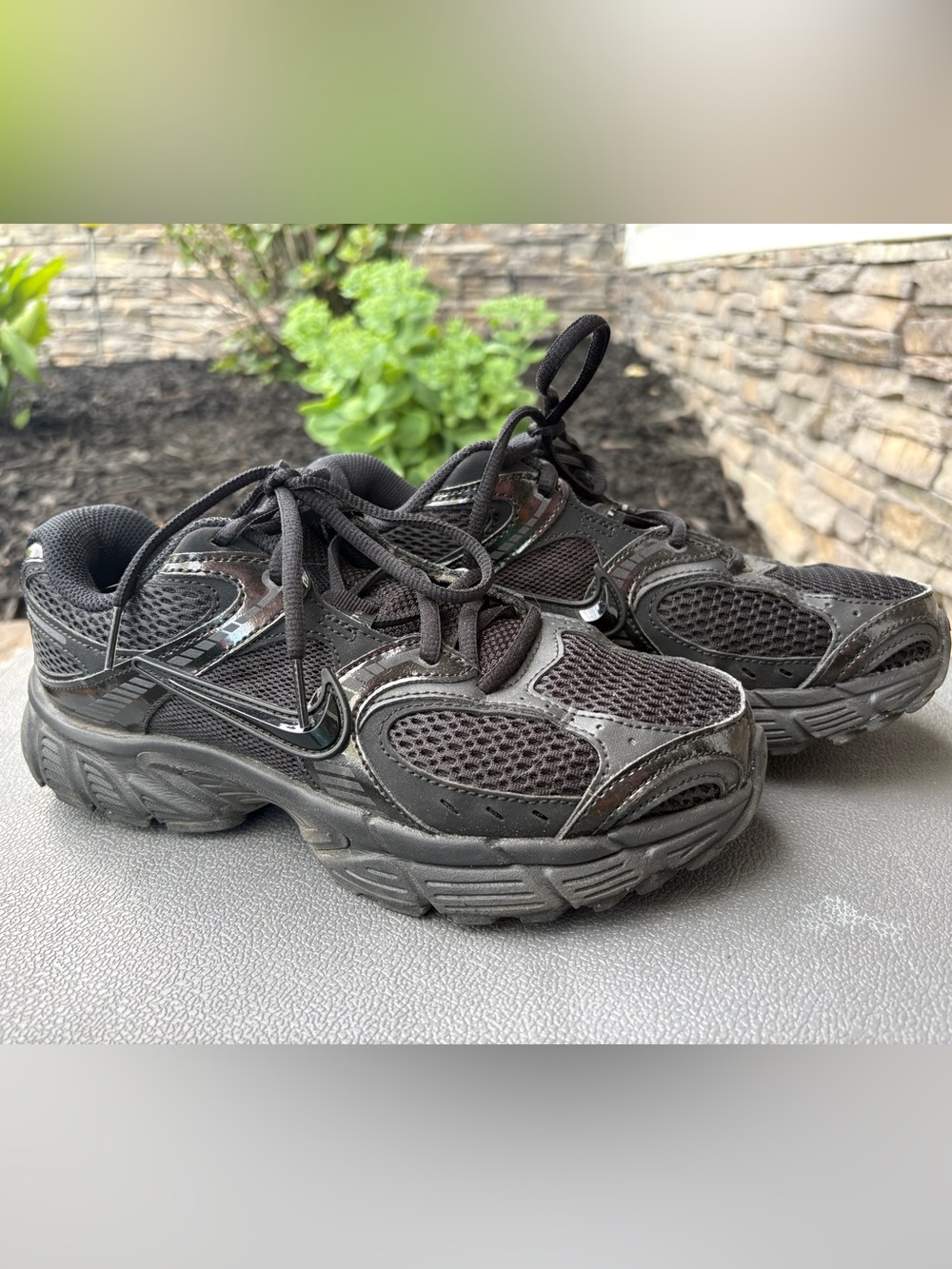 Nike V5 RNR Women’s Sneakers – Black – US 8